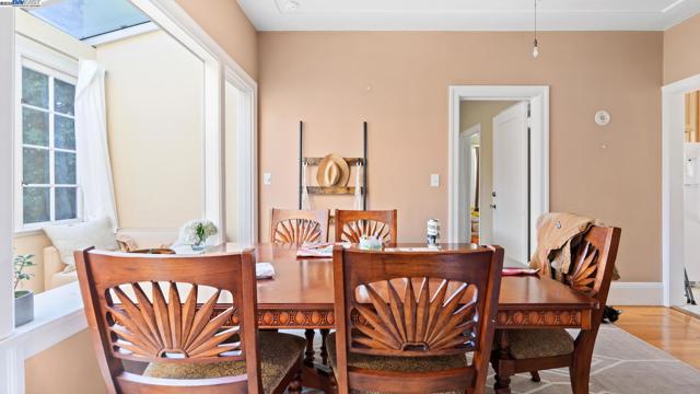 1621 E 38Th St, Oakland CA: https://media.crmls.org/mediaz/b6ee0a0f-aa81-4165-a1ba-48d40b75bde0.jpg