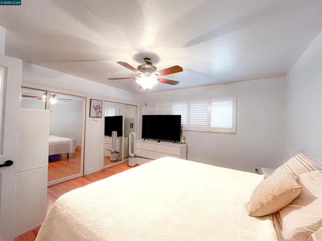 250 W Cypress Rd, Oakley CA: https://media.crmls.org/mediaz/b6ef10ce-3b56-4f8d-a058-b4d9c0bef7c5.jpg
