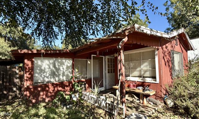 229 S Padre Juan Avenue, Ojai CA: https://media.crmls.org/mediaz/b6ef3bc5-ebf6-4e8b-acf5-e4367e7dc991.jpg