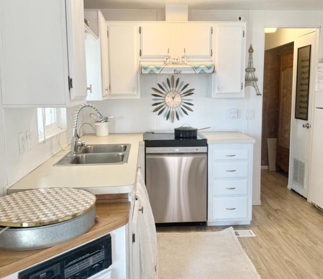 Image 8 of 41 For 74711 Dillon Rd Spc 1013