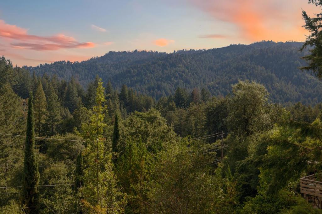 https://media.crmls.org/mediaz/b6ef9800-fd4c-4c7c-a682-2c6a7d9dc1bd.jpg?preset=X-Large