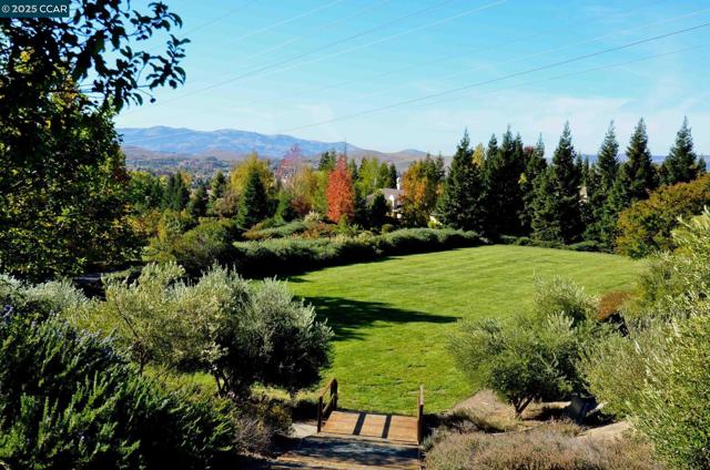 4072 Westminster Pl, Danville CA: https://media.crmls.org/mediaz/b6f00982-b621-433f-96b8-fc516a172504.jpg