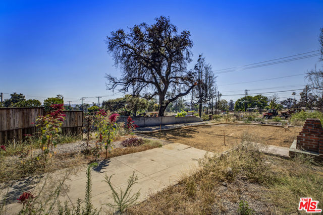 2738 Marengo Avenue, Altadena CA: https://media.crmls.org/mediaz/b6f03936-b5da-4fa1-a2c0-fba157dfdb7b.jpg