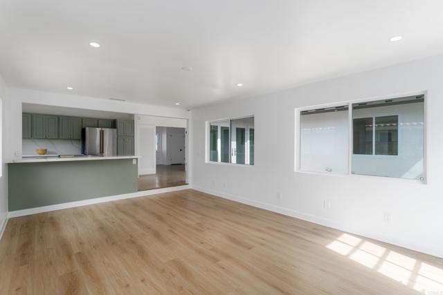 Detail Gallery Image 11 of 39 For 6653 Aranda Ave, La Jolla,  CA 92037 - 3 Beds | 2/1 Baths