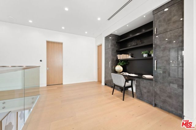 14812 Morrison Street, Sherman Oaks CA: https://media.crmls.org/mediaz/b6f0be69-f736-46c9-94fd-7c7639082f61.jpg