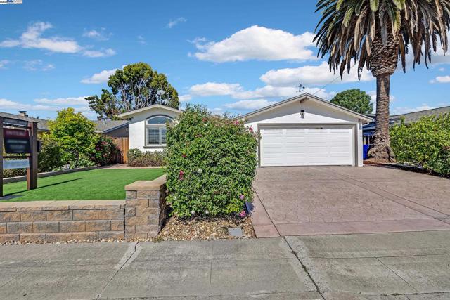 44840 Camellia Dr, Fremont CA: https://media.crmls.org/mediaz/b6f11a31-787b-4cb0-a4da-39be8925a444.jpg