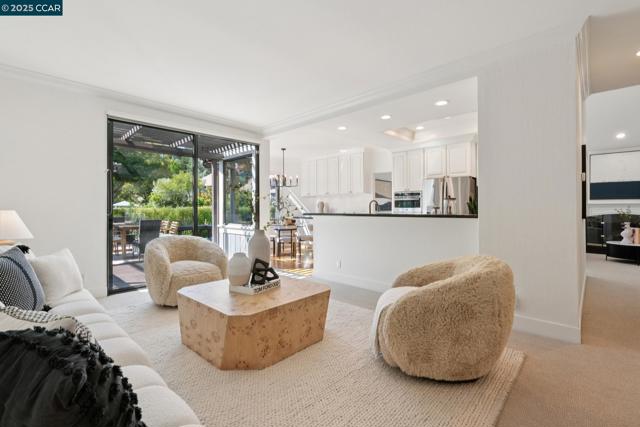 137 Kingswood Cir, Danville CA: https://media.crmls.org/mediaz/b6f1b99e-0498-4bef-9213-3bb0549e3084.jpg
