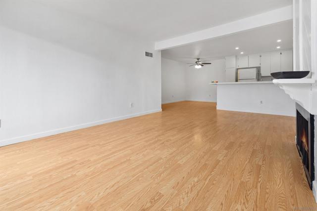 9120 GRAMERCY DR, San Diego CA: https://media.crmls.org/mediaz/b6f2521c-ae7d-4241-938e-210be04dde64.jpg
