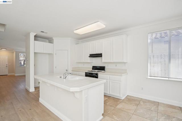 4902 Alterra Way, Sacramento CA: https://media.crmls.org/mediaz/b6f2a6be-dfc0-4906-b150-90ed160bd3cd.jpg