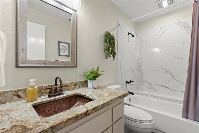 2133 Gold Rush Drive, Gold River CA: https://media.crmls.org/mediaz/b6f2cc29-520f-4e40-934d-3f5312fb42ac.jpg