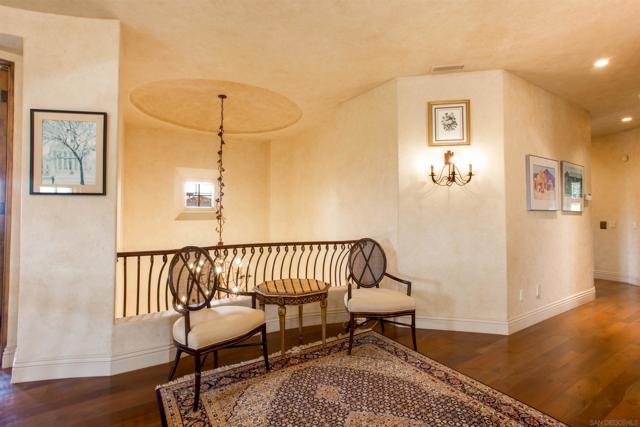 7206 Aviara Drive, Carlsbad CA: https://media.crmls.org/mediaz/b6f2e154-ad54-4fca-9847-766d6da79313.jpg