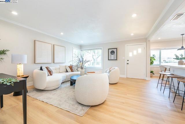 963 Douglas Dr, San Leandro CA: https://media.crmls.org/mediaz/b6f34831-a994-4ab9-b5e9-6d48636c806b.jpg
