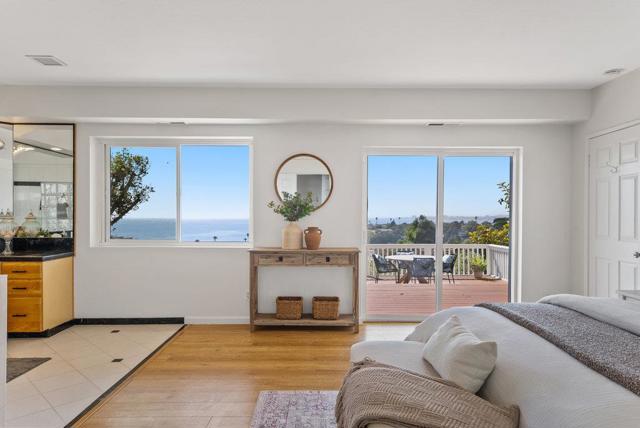 220 Shoreview Drive, Aptos CA: https://media.crmls.org/mediaz/b6f3b09c-4f49-4af0-b421-1d6495339848.jpg