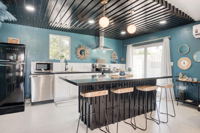 61589 El Reposo Street, Joshua Tree CA: https://media.crmls.org/mediaz/b6f3cf68-368e-4611-bcf9-e0b5f684cdcf.jpg