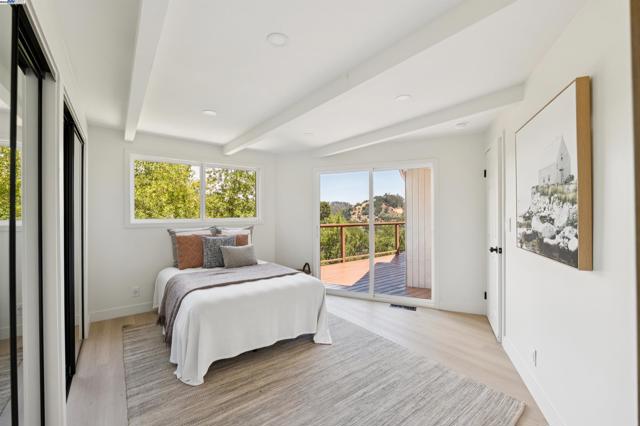 723 Redwood Rd, San Anselmo CA: https://media.crmls.org/mediaz/b6f43e55-dca9-486f-95a4-c876ef2b8f8d.jpg