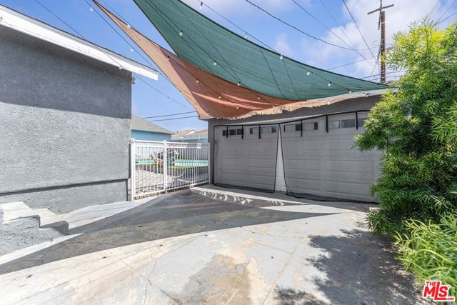 10236 S 1st Avenue, Inglewood CA: https://media.crmls.org/mediaz/b6f4585d-ffdb-4c7c-b436-8696f5006669.jpg