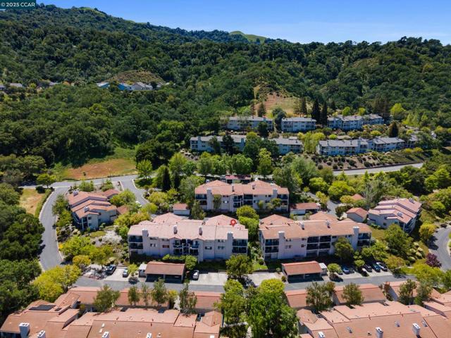 4467 Terra Granada Dr, Walnut Creek CA: https://media.crmls.org/mediaz/b6f46a45-a5cc-401d-83eb-dd9255d5d71d.jpg