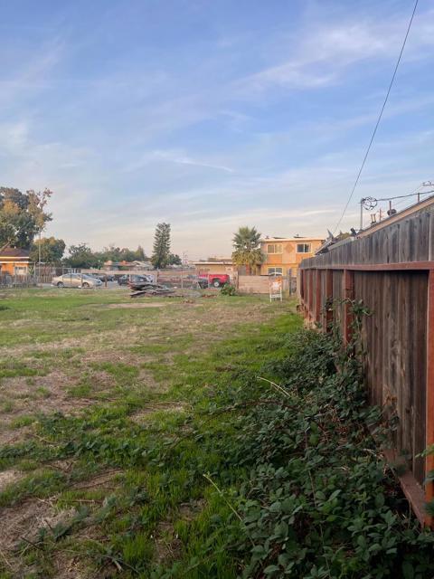 1100 Norton Street, San Mateo CA: https://media.crmls.org/mediaz/b6f5001a-5b0f-4340-b53c-f2e51da2e729.jpg