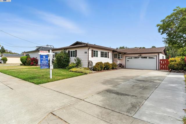 35458 Orleans Dr, Newark CA: https://media.crmls.org/mediaz/b6f51941-1377-4117-9c83-4ce8d19eb55e.jpg