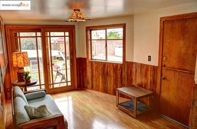 986 Kains Ave, Albany CA: https://media.crmls.org/mediaz/b6f53331-e116-4d1a-8ac2-189cc09e23c8.jpg