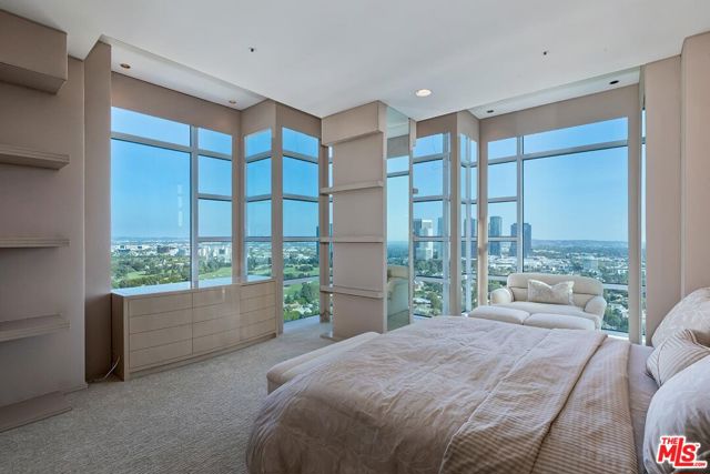 10380 Wilshire Boulevard, Los Angeles CA: https://media.crmls.org/mediaz/b6f57118-38af-446c-ae2a-7b7122969de7.jpg