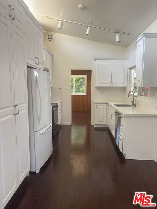 645 Walther Way, Los Angeles CA: https://media.crmls.org/mediaz/b6f5d4ec-b6cd-4164-9d1d-2b570e9fd21c.jpg