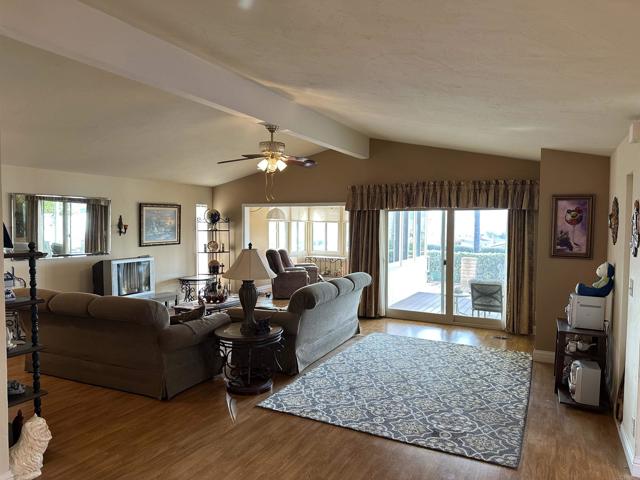 Detail Gallery Image 5 of 44 For 5252 Harvest Ct, Oceanside,  CA 92057 - 3 Beds | 2 Baths