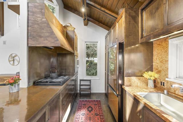 3 Abbott Way, Piedmont CA: https://media.crmls.org/mediaz/b6f64e46-eda6-4f38-bdf0-0a8a4f4ca1a1.jpg