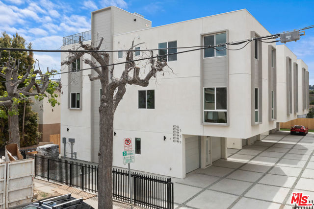 10742 Hortense Street, North Hollywood CA: https://media.crmls.org/mediaz/b6f707d0-6774-4fab-902f-fc677374bb8d.jpg