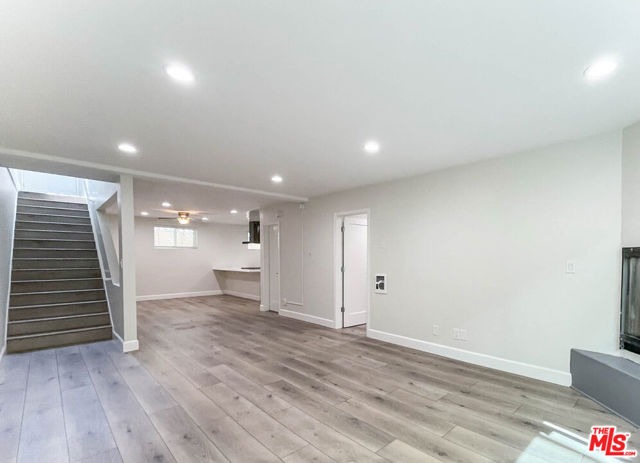 942 7th Street, Santa Monica CA: https://media.crmls.org/mediaz/b6f785e1-1127-4ceb-b1fe-96695f22ff50.jpg