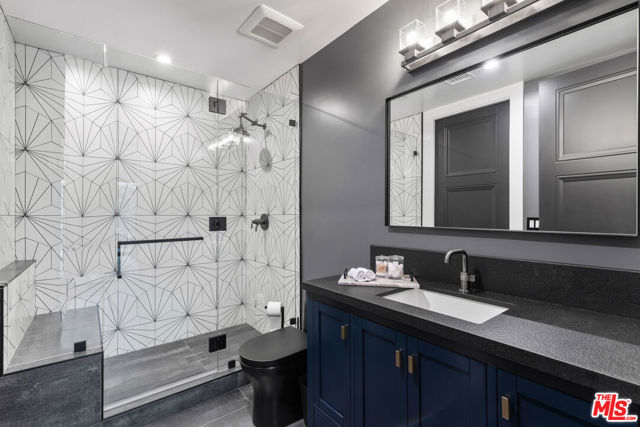 17401 Rancho Street, Encino CA: https://media.crmls.org/mediaz/b6f79110-fbc8-4976-bf40-69de97400e1d.jpg