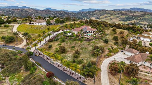 2224 Dos Lomas, Fallbrook CA: https://media.crmls.org/mediaz/b6f79d59-7892-4860-87ef-955458f30d1c.jpg