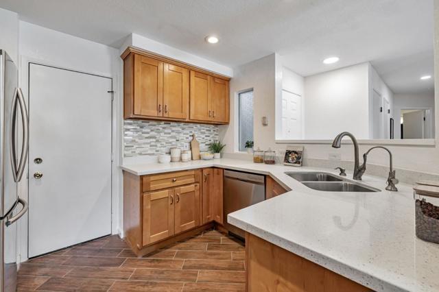5220 Fairbanks, Fremont CA: https://media.crmls.org/mediaz/b6f812b4-0ab8-40e9-8437-e481fe177dd9.jpg