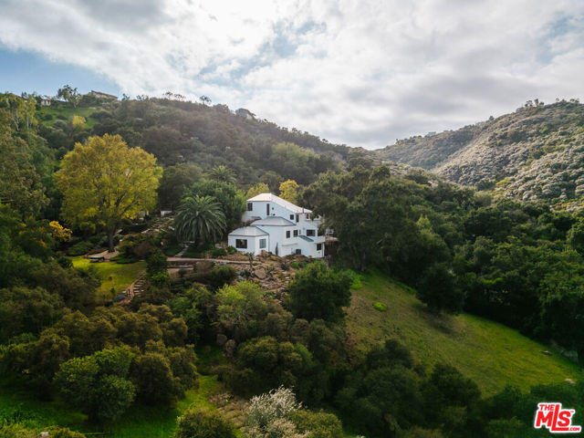 2002 Tuna Canyon Road, Topanga CA: https://media.crmls.org/mediaz/b6f83688-0c03-483d-a10e-4c706c45f03d.jpg