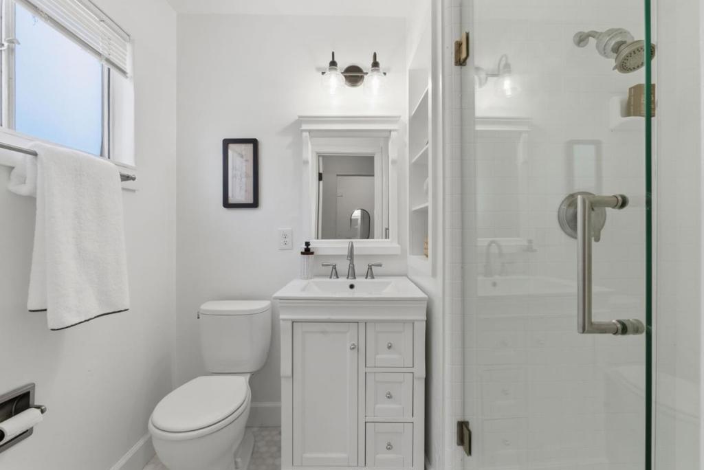 https://media.crmls.org/mediaz/b6f8a0ba-8862-481d-803c-37d916e2b5db.jpg?preset=X-Large