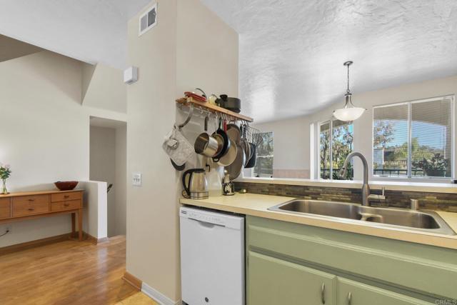 Detail Gallery Image 8 of 24 For 6151 Calle Mariselda #302,  San Diego,  CA 92124 - 2 Beds | 2/1 Baths