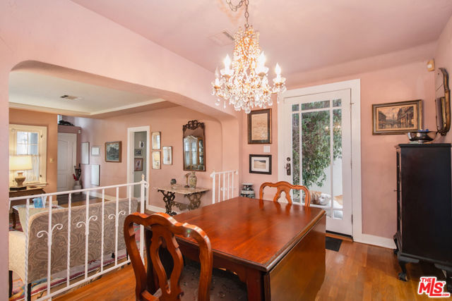 13384 Contour Drive, Sherman Oaks CA: https://media.crmls.org/mediaz/b6fa00fa-4473-49d9-9a4b-32cd679c76b0.jpg