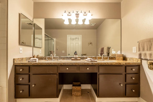 39432 Narcissus Way, Palm Desert CA: https://media.crmls.org/mediaz/b6fa5105-dc59-488a-a2af-eb4935cb3a7d.jpg