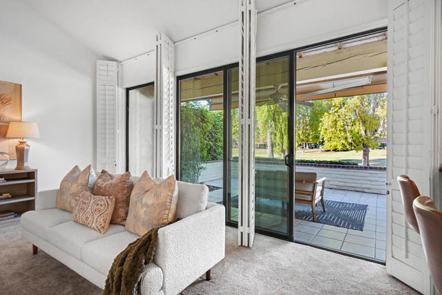 239 Santa Barbara Circle, Palm Desert, CA 92260