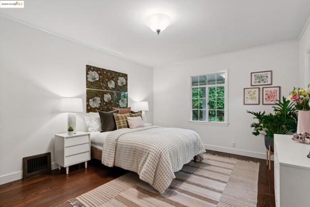 5550 Snake Road, Oakland CA: https://media.crmls.org/mediaz/b6fad822-191c-406d-a505-63c45d27672d.jpg