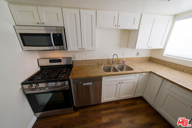 1750 E Avenue Q14, Palmdale CA: https://media.crmls.org/mediaz/b6fb14d3-b49a-43a7-b733-92b09755cee4.jpg