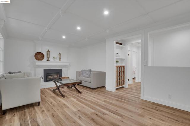 17 Pomo Ct, Napa CA: https://media.crmls.org/mediaz/b6fb2729-ec0e-4c2c-b8a6-e6be87f8495e.jpg