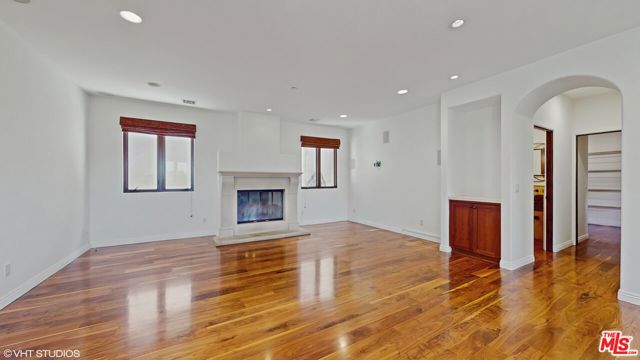 3311 Deronda Drive, Los Angeles CA: https://media.crmls.org/mediaz/b6fb8797-49fb-402e-b3fa-13e563a205ca.jpg