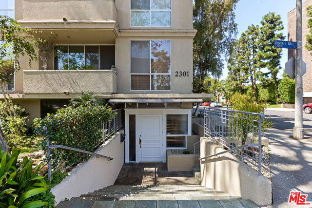 2301 S Beverly Glen Boulevard, Los Angeles CA: https://media.crmls.org/mediaz/b6fb9085-0bc6-46c0-9658-89ebcebec220.jpg