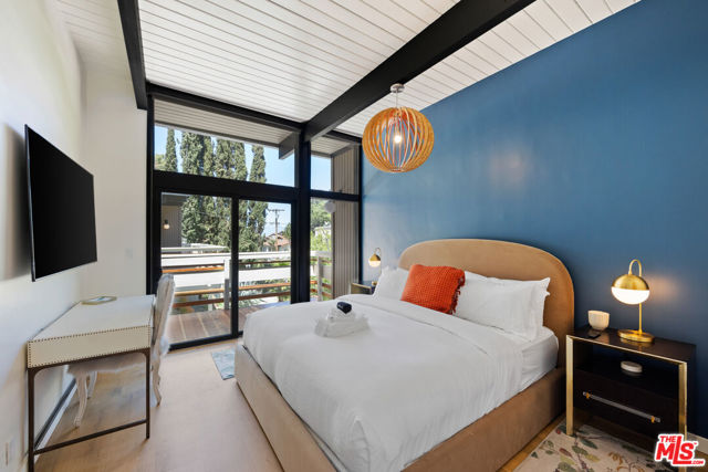 3905 Pacheco Drive, Sherman Oaks CA: https://media.crmls.org/mediaz/b6fb9905-90b1-4ddc-acf3-ebc9eb74bf70.jpg