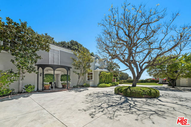 11080 Chalon Road, Los Angeles CA: https://media.crmls.org/mediaz/b6fbb875-1669-4fac-932b-a8e041f990b7.jpg