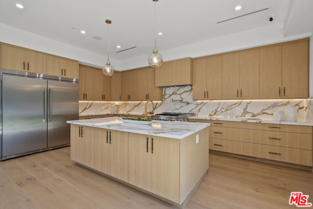 5741 Newcastle Avenue, Encino CA: https://media.crmls.org/mediaz/b6fc1a6e-a43e-45f7-82fa-744f1336eec8.jpg