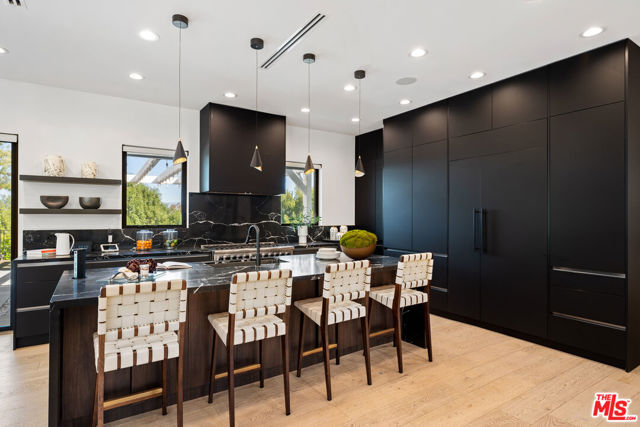 19536 Wells Drive, Tarzana CA: https://media.crmls.org/mediaz/b6fc4bef-5020-448f-990f-e73adc49ae32.jpg