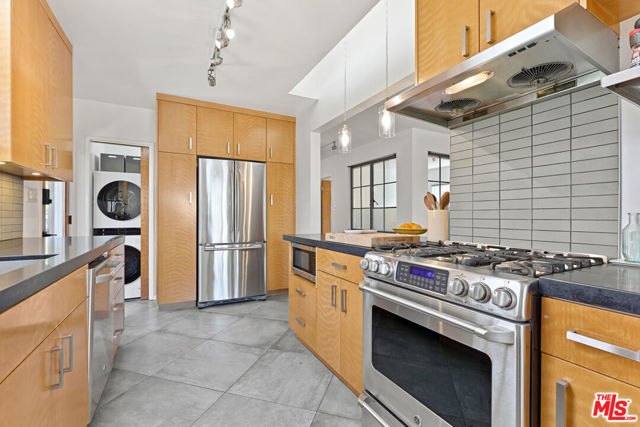 514 California Street, El Segundo CA: https://media.crmls.org/mediaz/b6fc5bcd-3dba-4aa2-9178-70bdfb6822c8.jpg