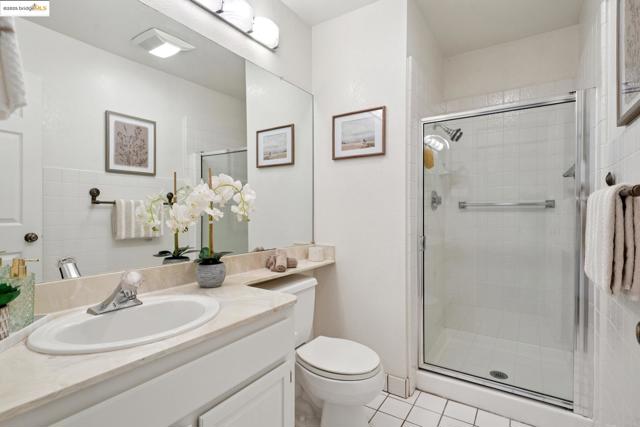 5 Harwich Walk, Pleasant Hill CA: https://media.crmls.org/mediaz/b6fe0a16-d492-42e7-a6e3-417c99fa4d18.jpg